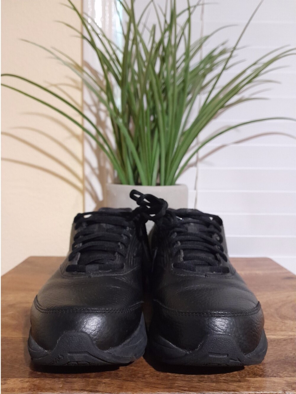 Brooks Addiction Walker Leather Athletic Trainers Sz 8.5D Black Color - Picture 5 of 12
